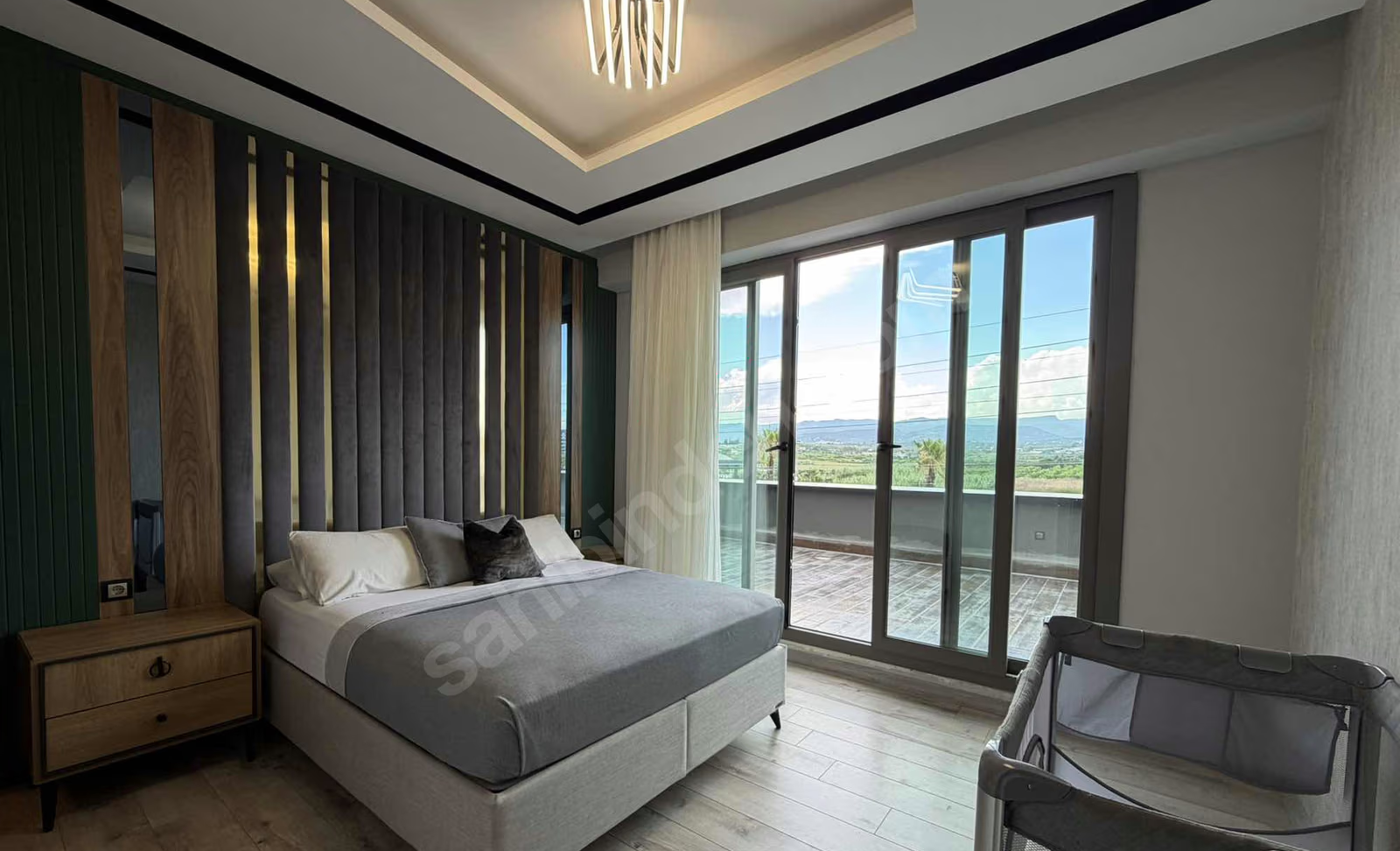 Mersin Mezitli Cumhuriyet Mahallesi 4+1 250 m² Yerden Isıtma Satılık Daire