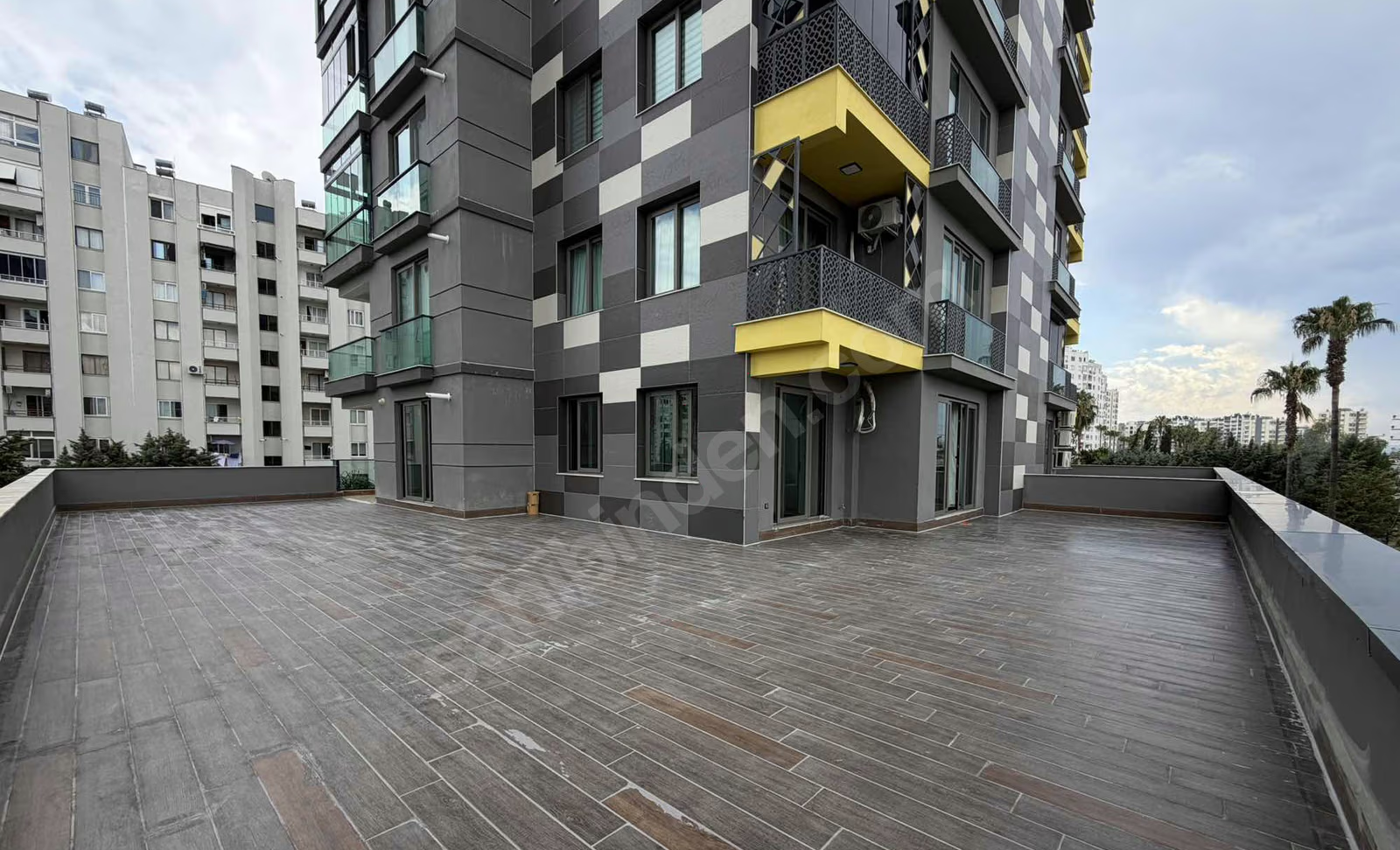 Mersin Mezitli Cumhuriyet Mahallesi 4+1 250 m² Yerden Isıtma Satılık Daire