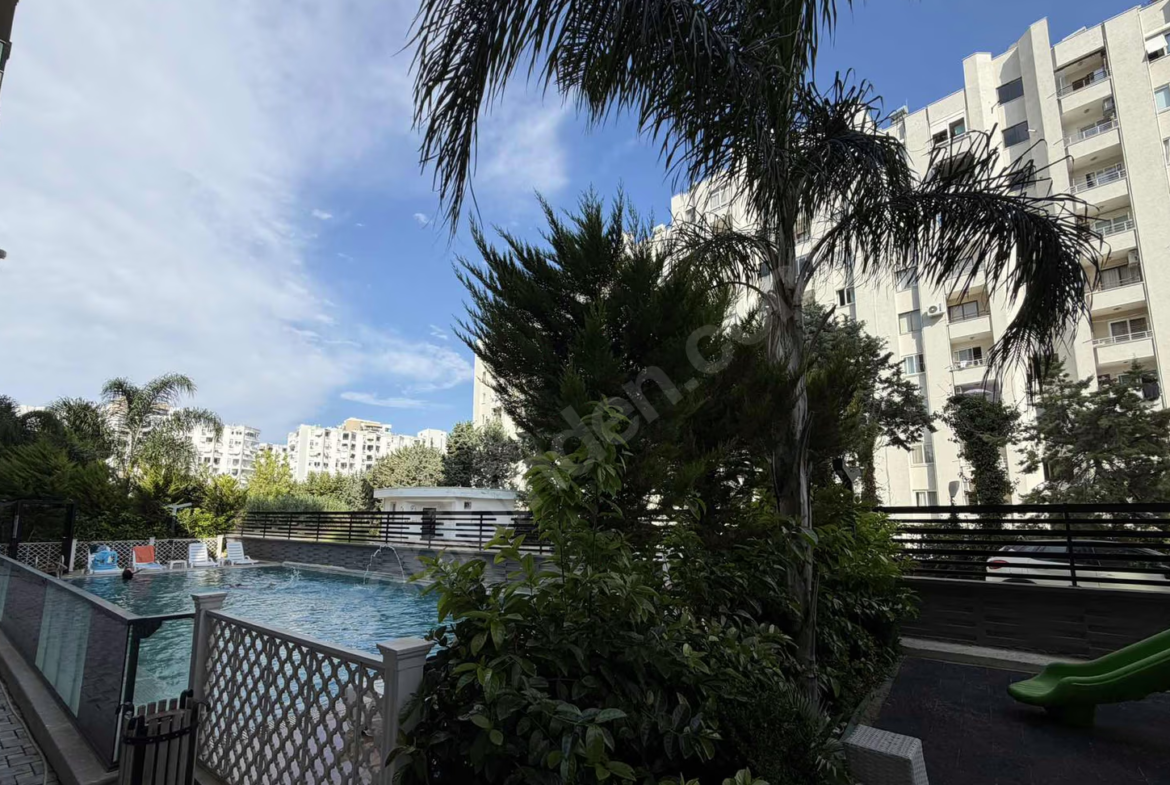 Mersin Mezitli Cumhuriyet Mahallesi 4+1 250 m² Yerden Isıtma Satılık Daire