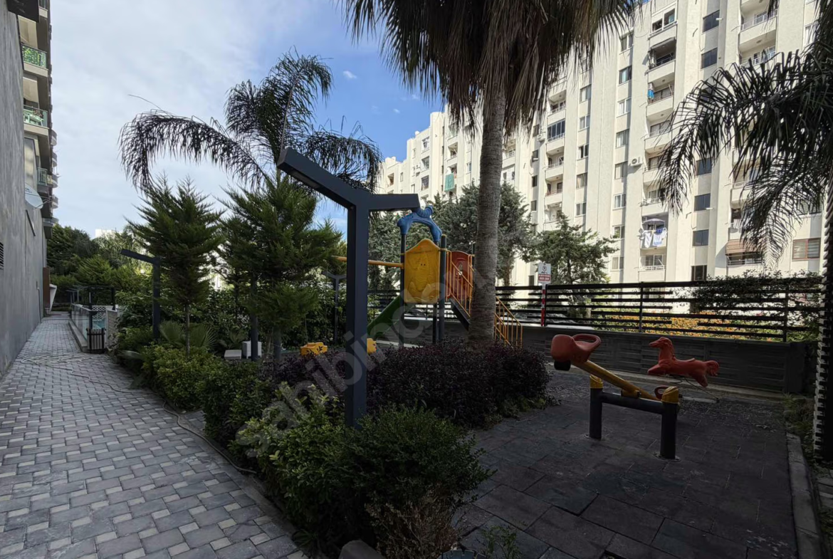 Mersin Mezitli Cumhuriyet Mahallesi 4+1 250 m² Yerden Isıtma Satılık Daire