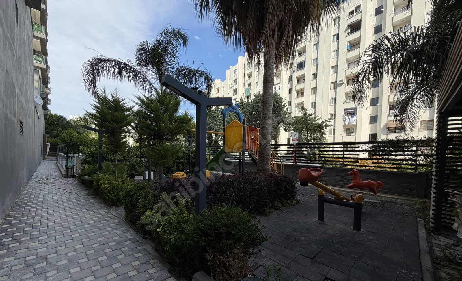 Mersin Mezitli Cumhuriyet Mahallesi 4+1 250 m² Yerden Isıtma Satılık Daire