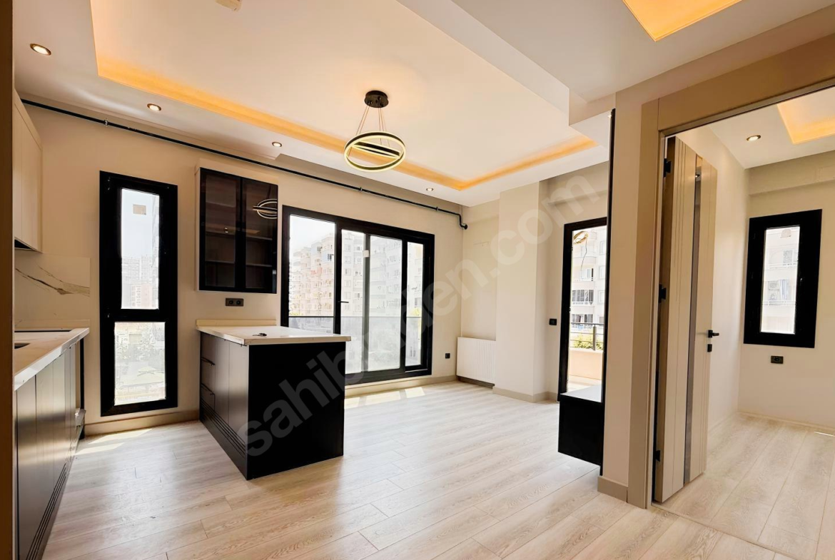 Mersin Mezitli Deniz Mahallesi 1+1 55 m² Doğalgaz Kombili Satılık Daire