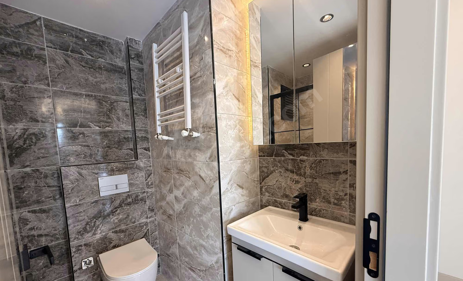 Mersin Mezitli Deniz Mahallesi 1+1 55 m² Doğalgaz Kombili Satılık Daire 9 Mersin Mezitli Deniz Mahallesi 1+1 55 m² Doğalgaz Kombili Satılık Daire