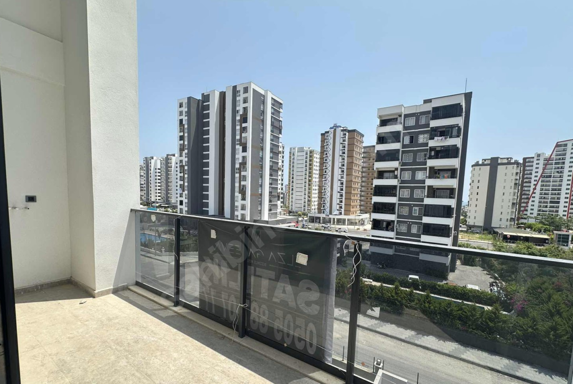 Mersin Mezitli Deniz Mahallesi 1+1 62 m² Doğalgaz Kombili Kiralık Daire