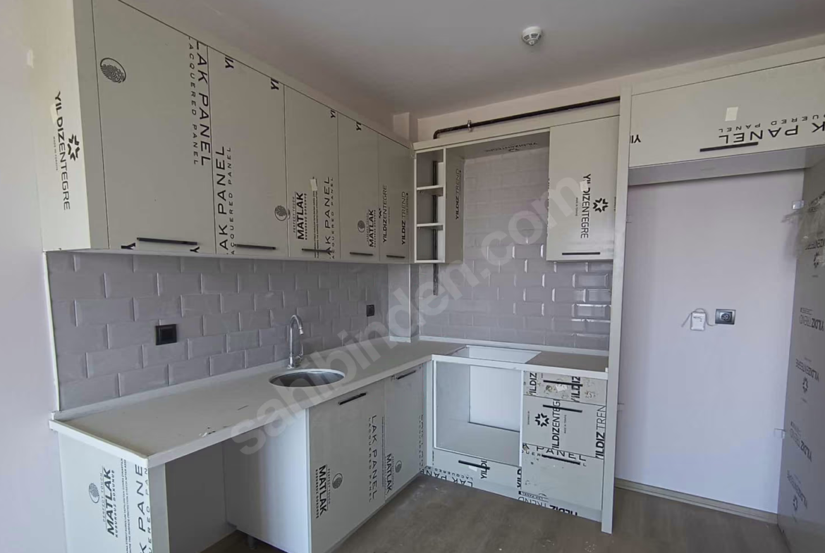 Mersin Mezitli Deniz Mahallesi 1+1 65 m² Doğalgaz Kombili Satılık Daire