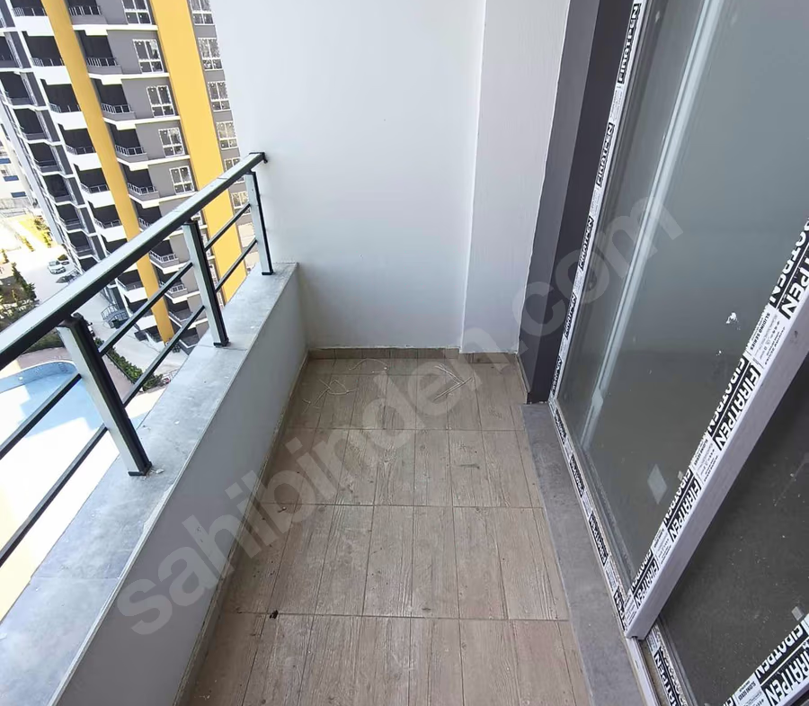 Mersin Mezitli Deniz Mahallesi 1+1 65 m² Doğalgaz Kombili Satılık Daire