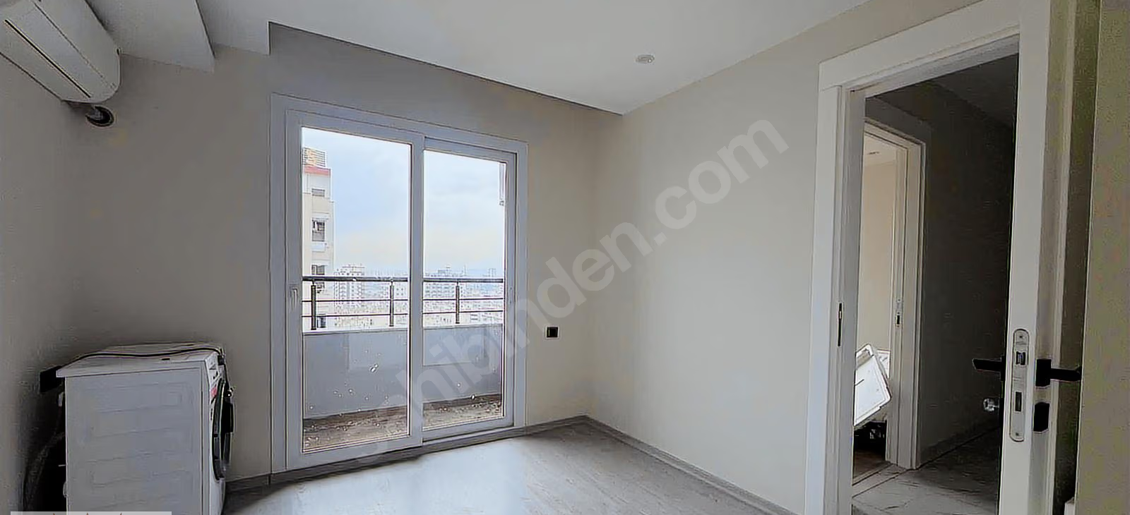 Mersin Mezitli Deniz Mahallesi 2+1 107 m² Doğalgaz Kombili Satılık Daire
