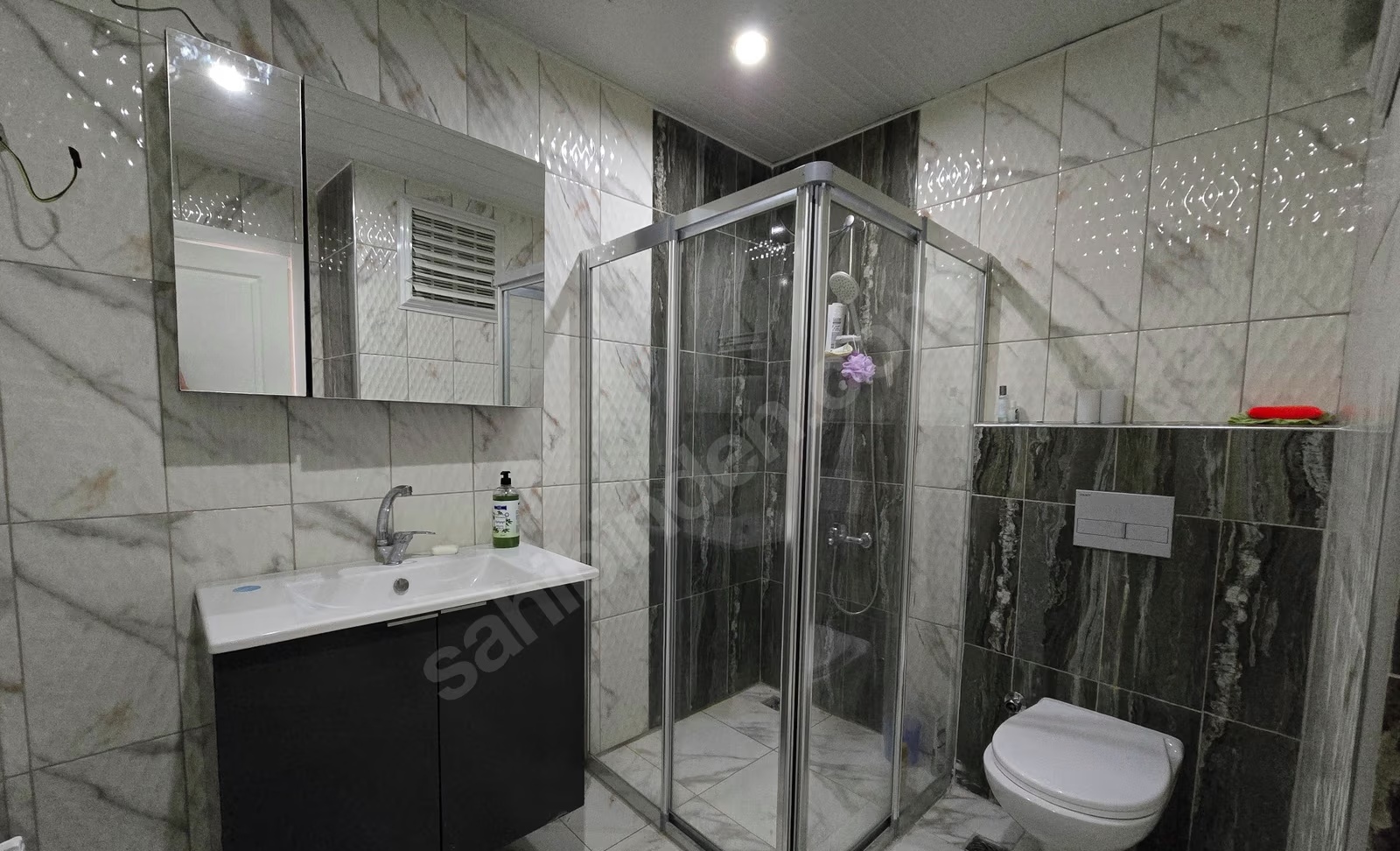 Mersin Mezitli Deniz Mahallesi 2+1 110 m² Doğalgaz Kombili Satılık Daire