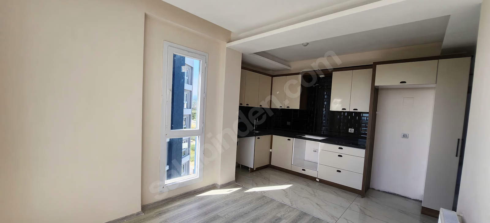 Mersin Mezitli Deniz Mahallesi 2+1 85 m² Doğalgaz Kombili Kiralık Daire