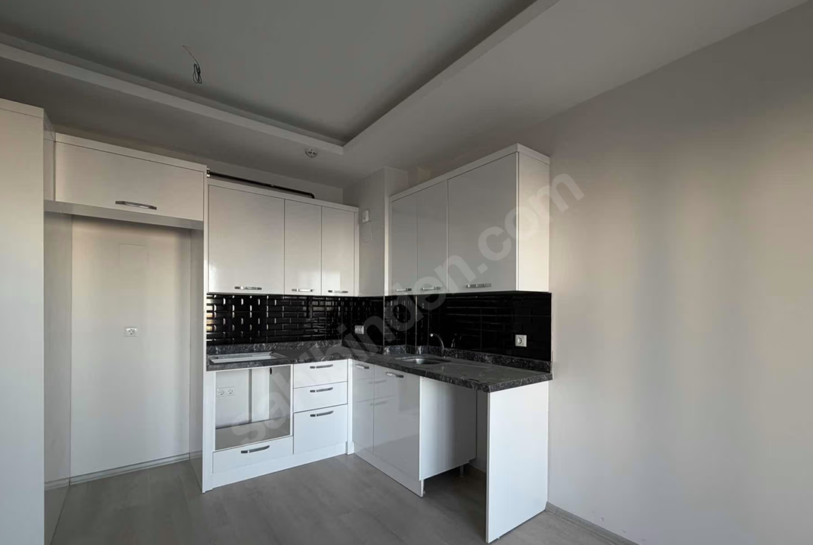 Mersin Mezitli Deniz Mahallesi 2+1 85 m² Doğalgaz Kombili Satılık Daire