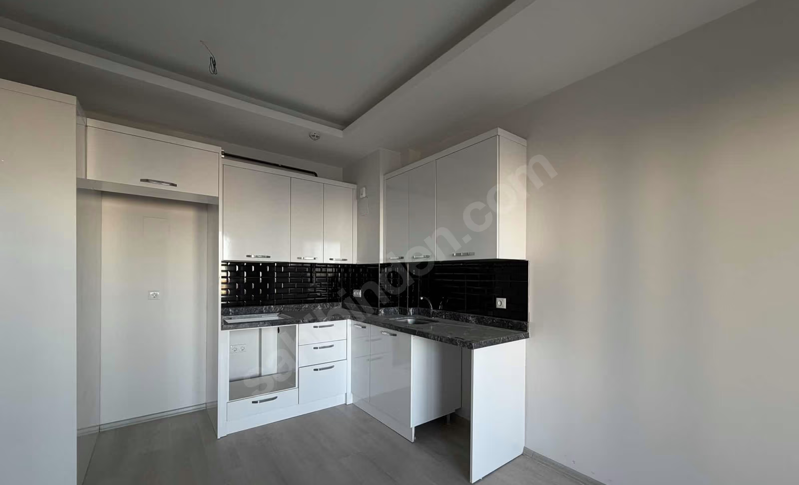 Mersin Mezitli Deniz Mahallesi 2+1 85 m² Doğalgaz Kombili Satılık Daire