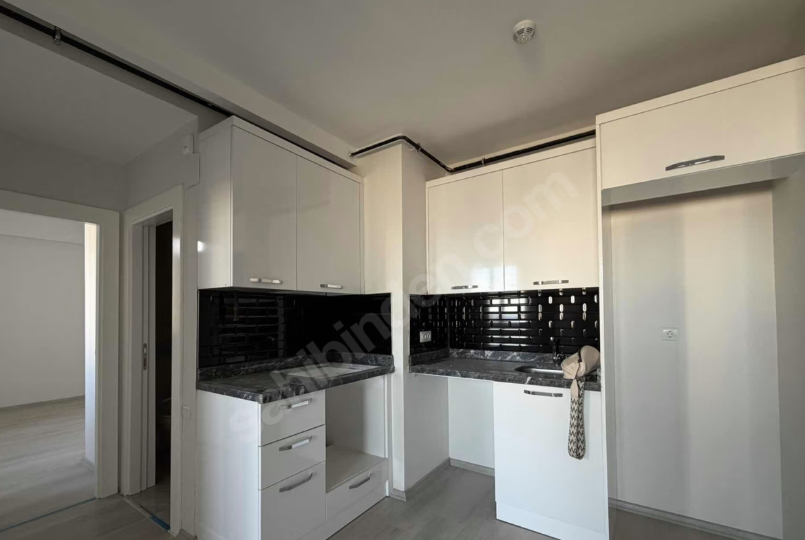 Mersin Mezitli Deniz Mahallesi 2+1 85 m² Doğalgaz Kombili Satılık Daire