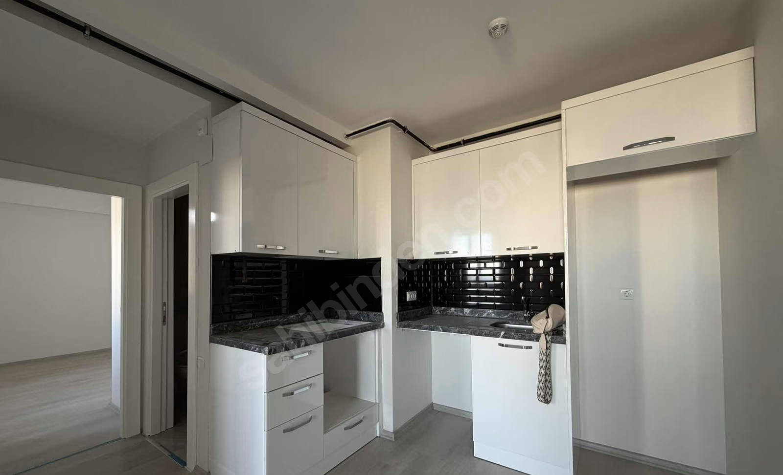 Mersin Mezitli Deniz Mahallesi 2+1 85 m² Doğalgaz Kombili Satılık Daire