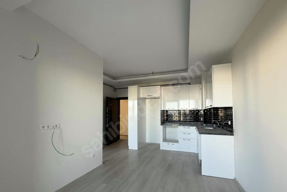 Mersin Mezitli Deniz Mahallesi 2+1 85 m² Doğalgaz Kombili Satılık Daire