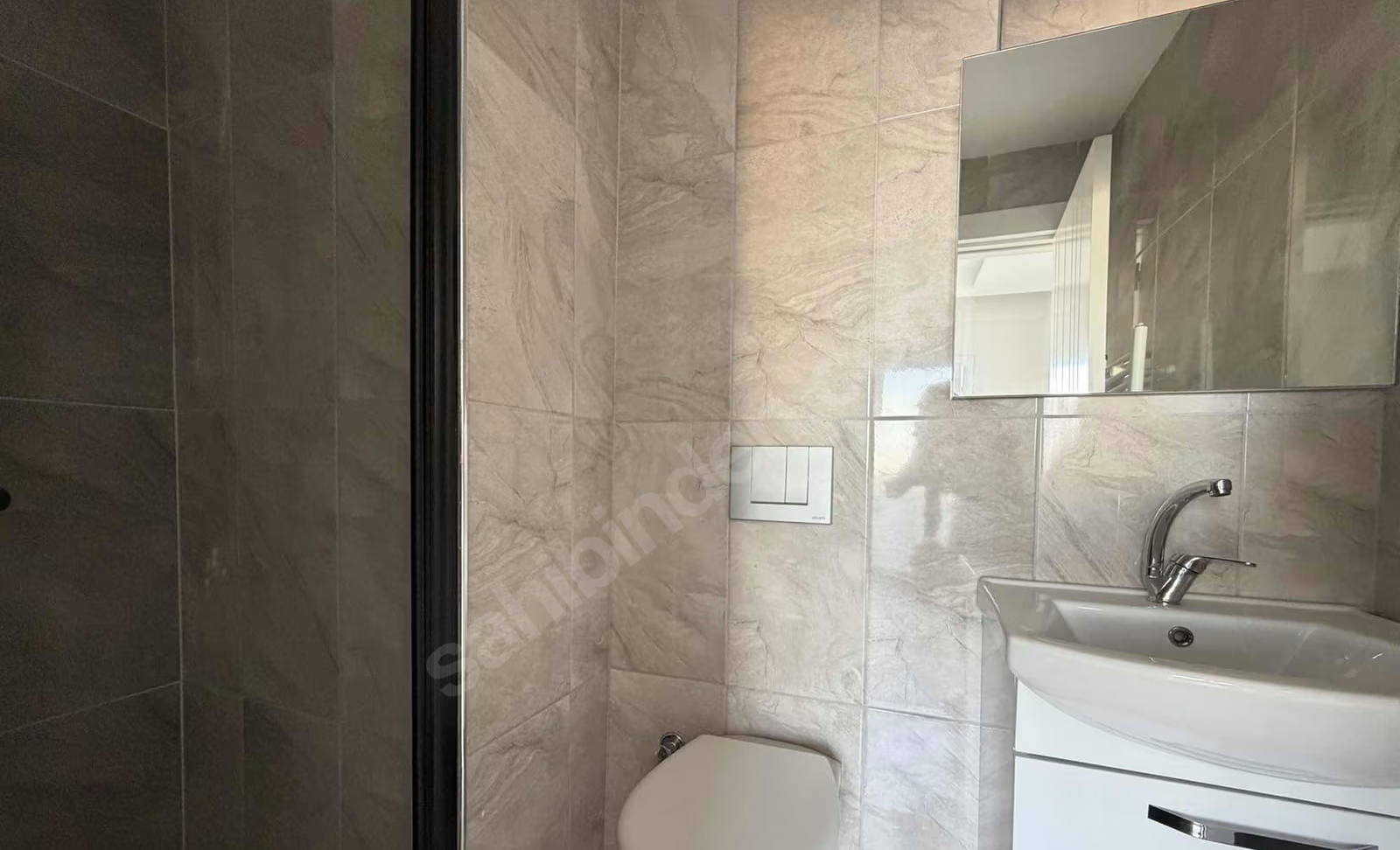 Mersin Mezitli Deniz Mahallesi 2+1 85 m² Doğalgaz Kombili Satılık Daire