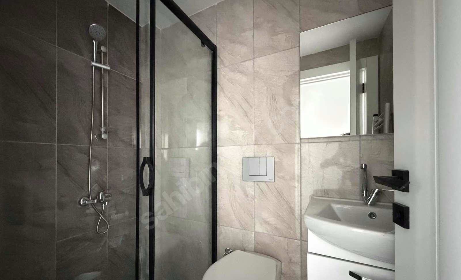 Mersin Mezitli Deniz Mahallesi 2+1 85 m² Doğalgaz Kombili Satılık Daire