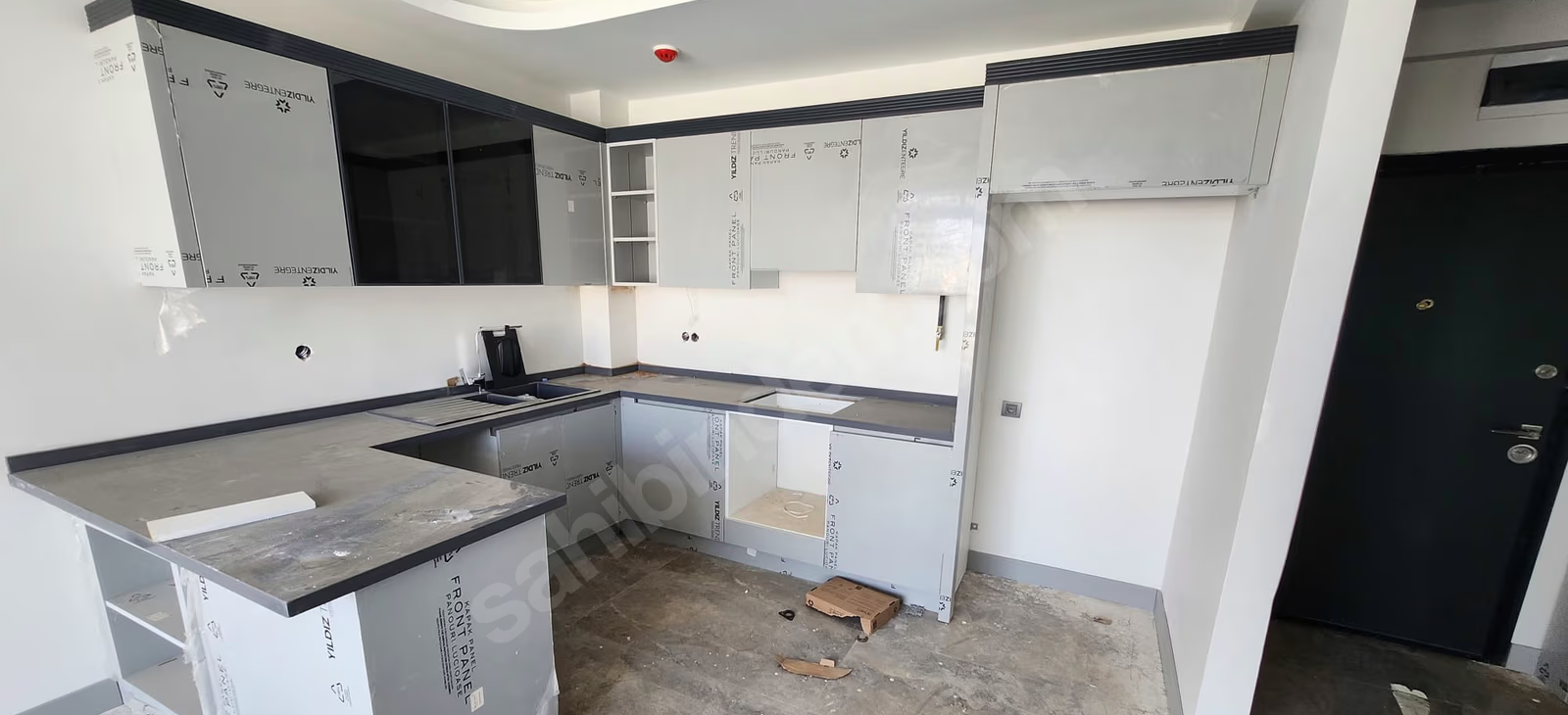 Mersin Mezitli Deniz Mahallesi 2+1 90 m² Doğalgaz Kombili Satılık Daire
