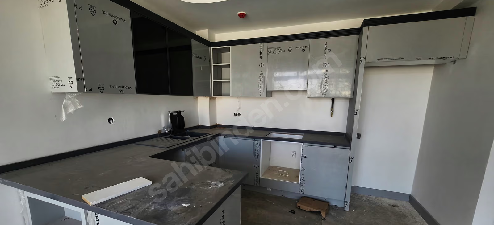 Mersin Mezitli Deniz Mahallesi 2+1 90 m² Doğalgaz Kombili Satılık Daire