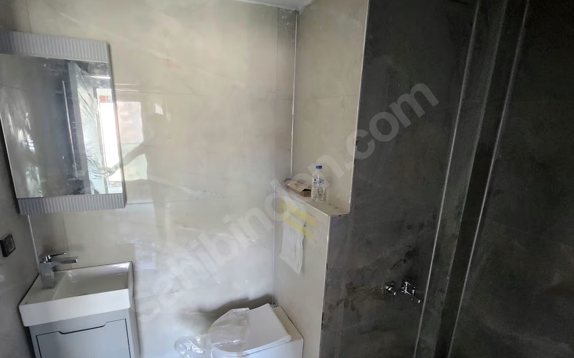 Mersin Mezitli Deniz Mahallesi 2+1 90 m² Doğalgaz Kombili Satılık Daire