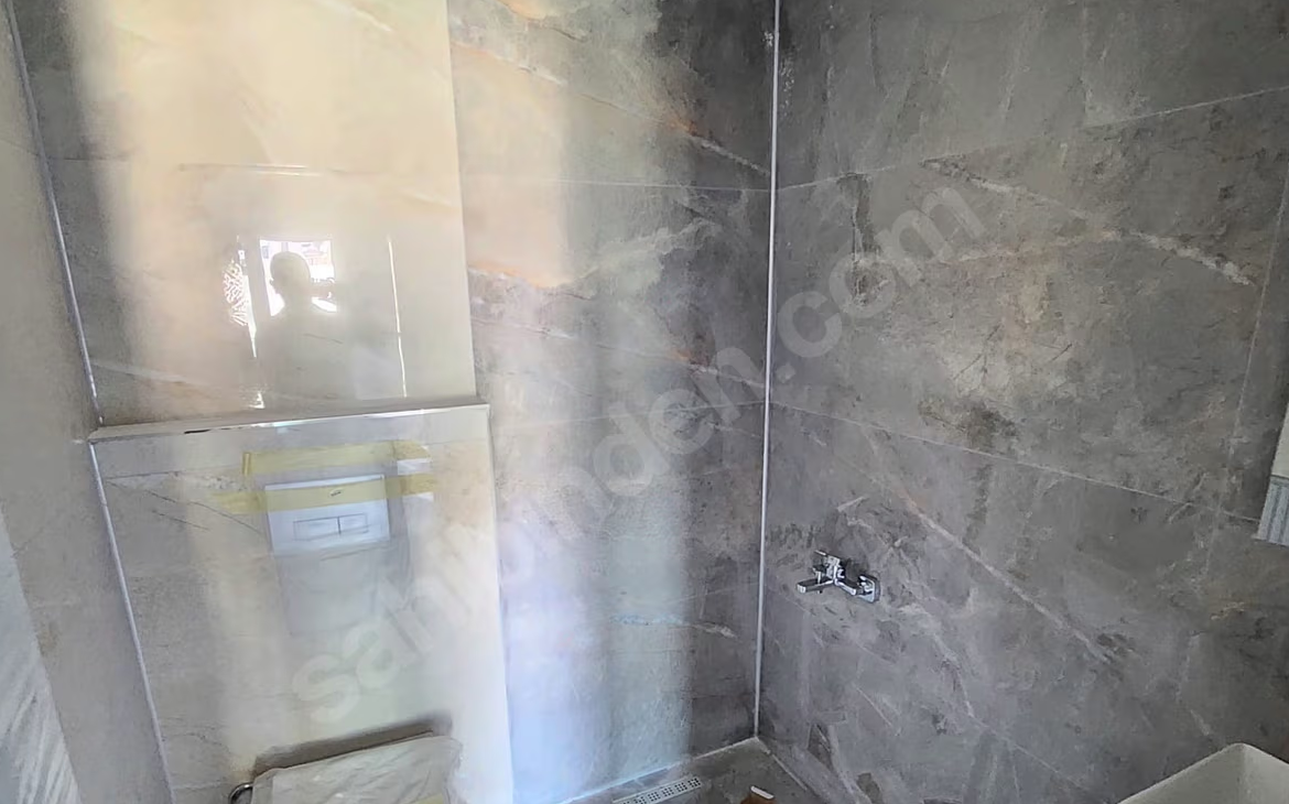 Mersin Mezitli Deniz Mahallesi 2+1 90 m² Doğalgaz Kombili Satılık Daire
