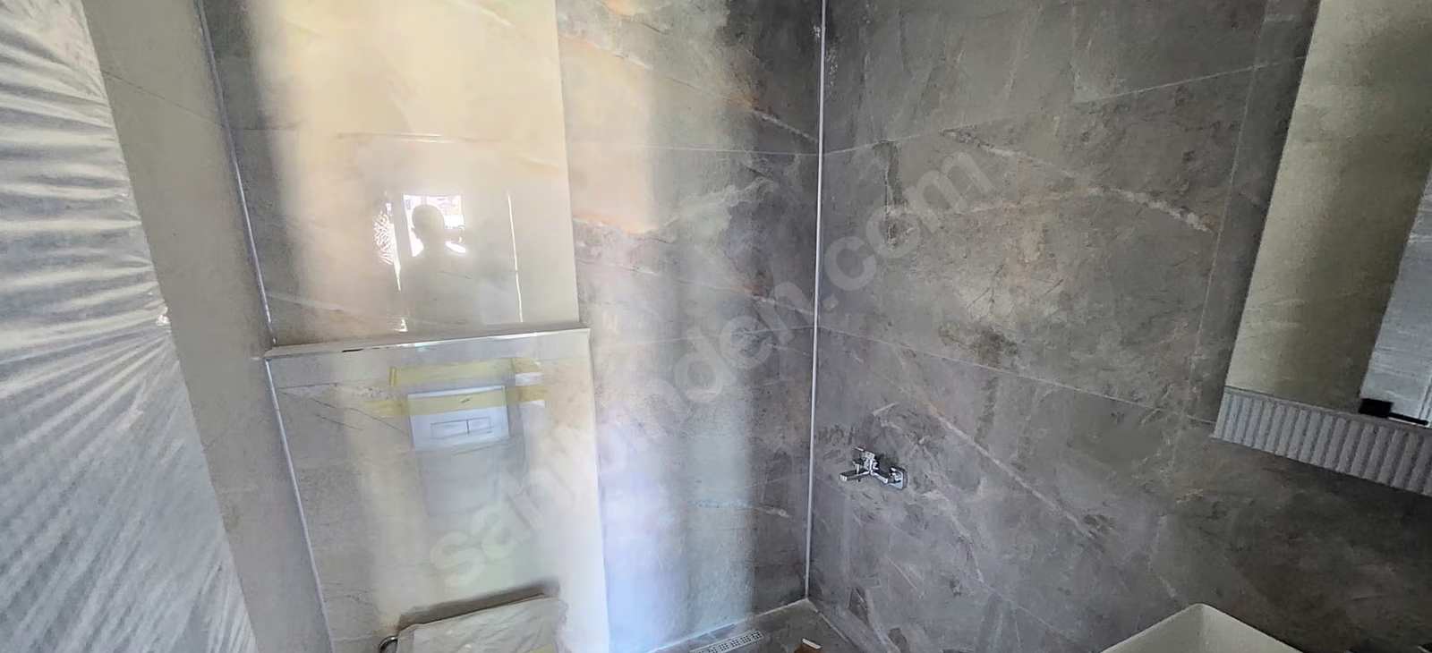 Mersin Mezitli Deniz Mahallesi 2+1 90 m² Doğalgaz Kombili Satılık Daire