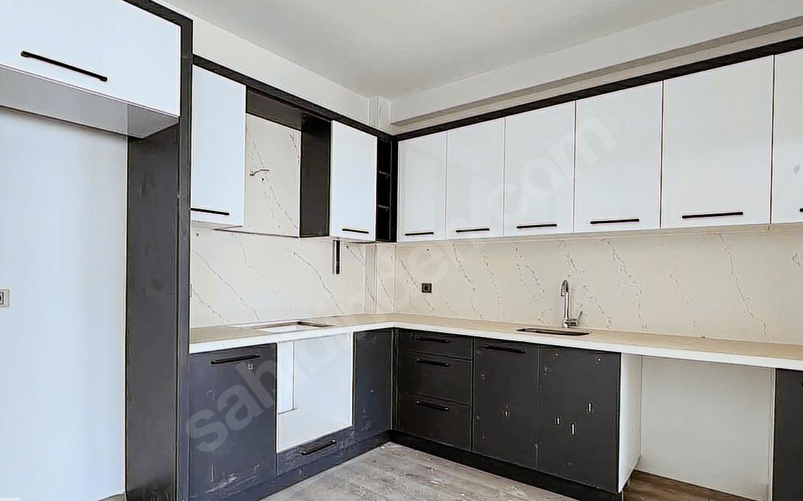 Mersin Mezitli Deniz Mahallesi 3+1 135 m² Doğalgaz Kombili Satılık Daire