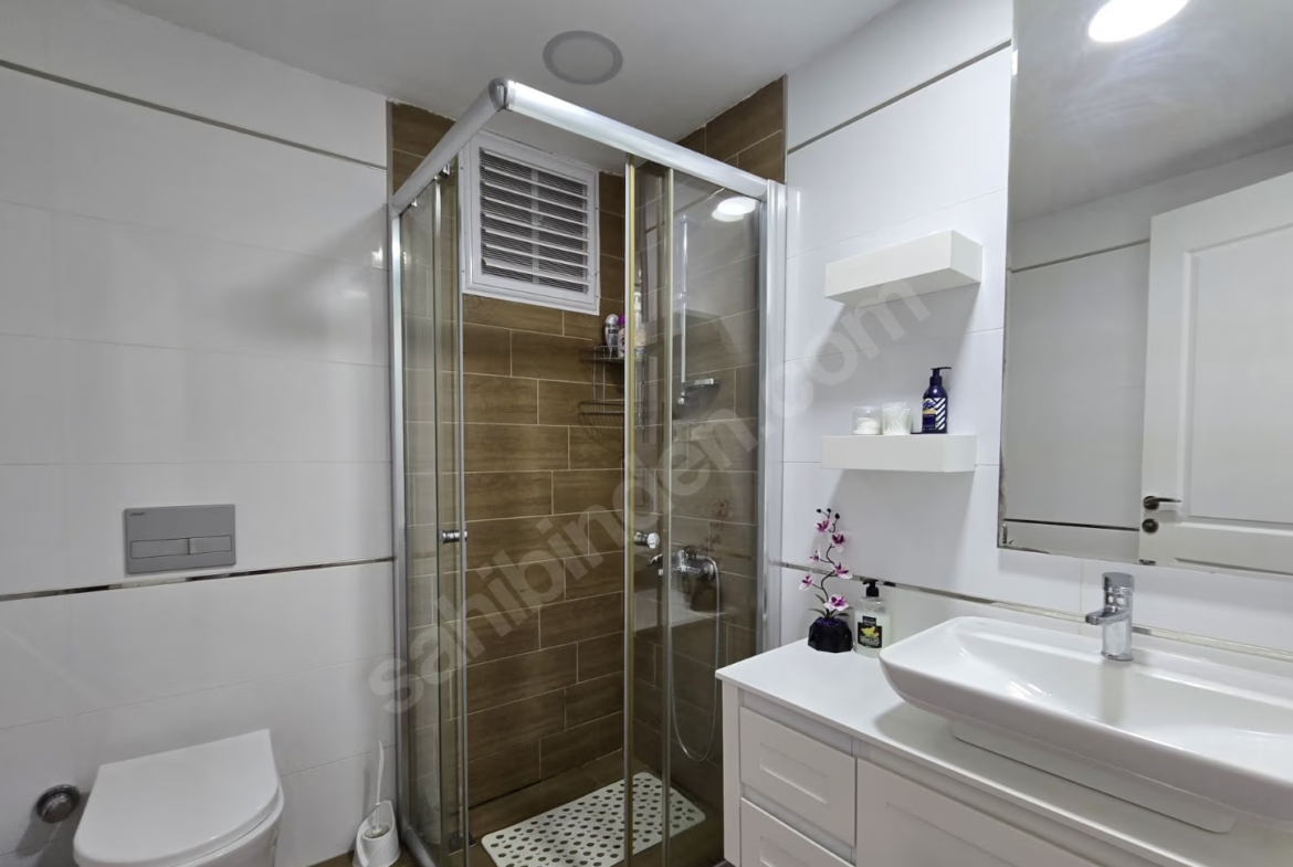 Mersin Mezitli Deniz Mahallesi 3+1 135 m² Doğalgaz Kombili Satılık Daire