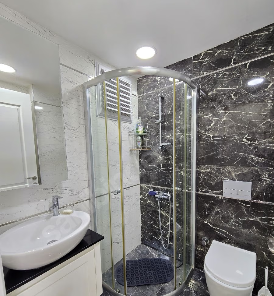 Mersin Mezitli Deniz Mahallesi 3+1 135 m² Doğalgaz Kombili Satılık Daire