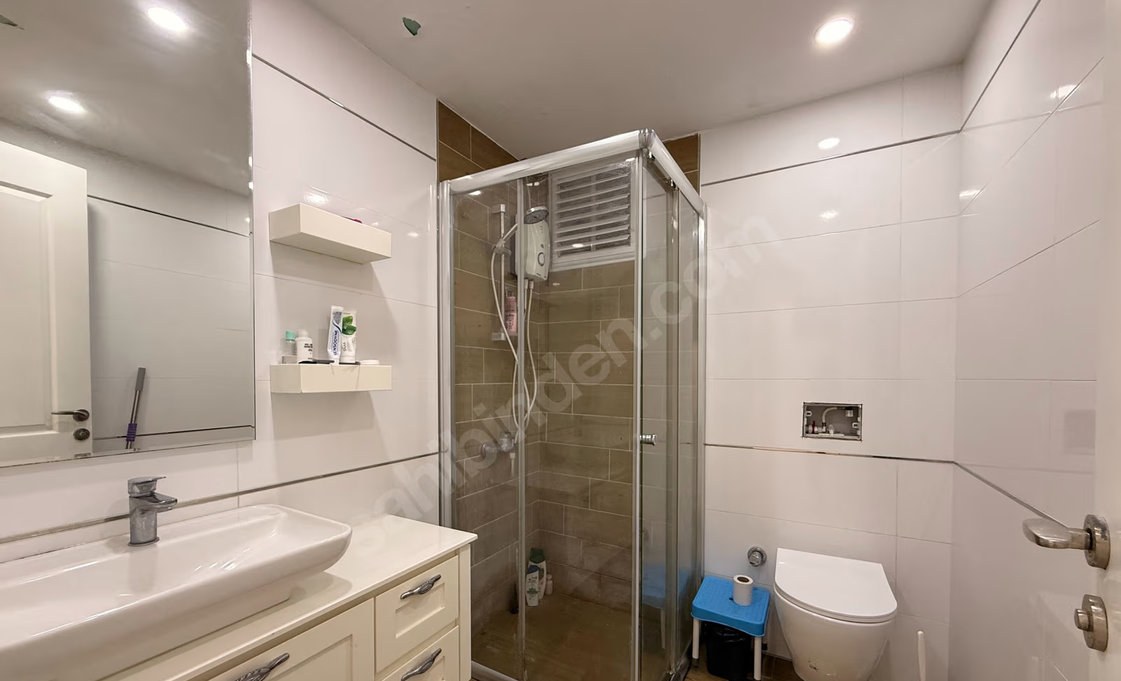 Mersin Mezitli Deniz Mahallesi 3+1 140 m² Doğalgaz Kombili Satılık Daire