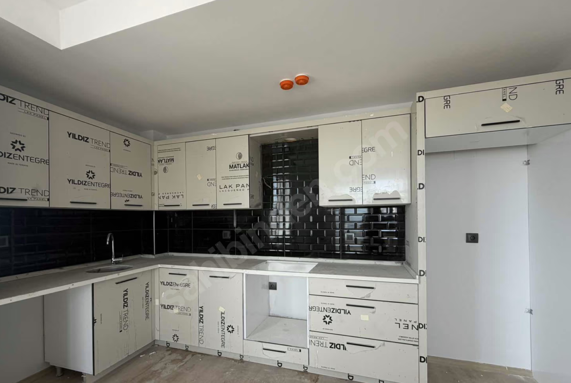 Mersin Mezitli Deniz Mahallesi 3+1 90 m² Doğalgaz Kombili Satılık Daire