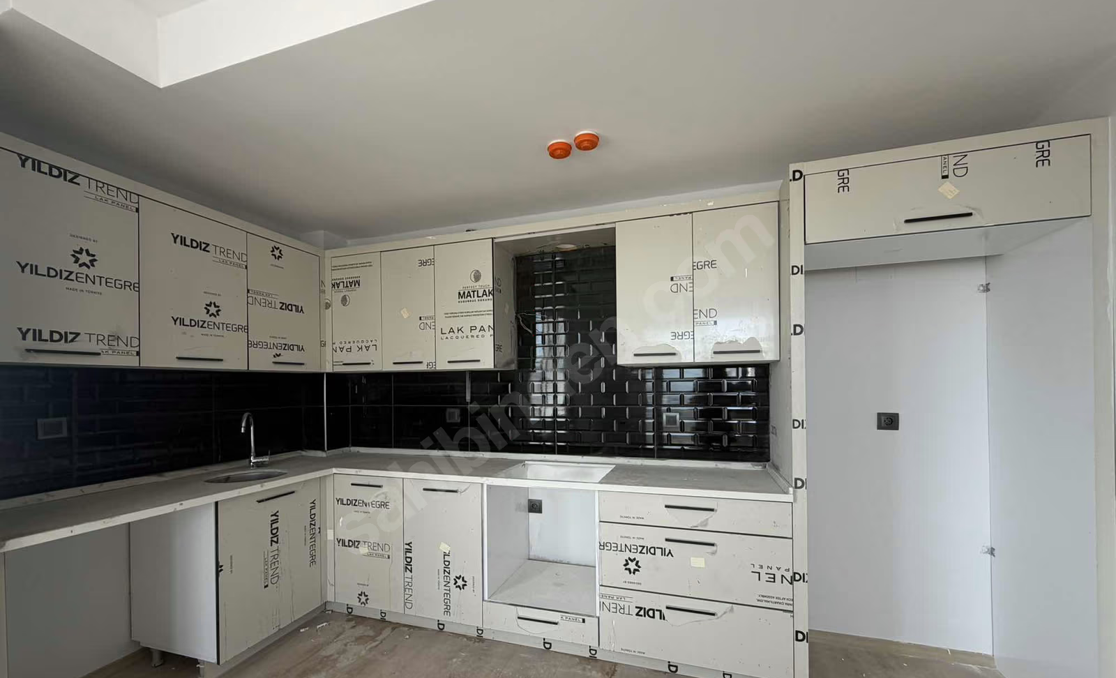 Mersin Mezitli Deniz Mahallesi 3+1 90 m² Doğalgaz Kombili Satılık Daire