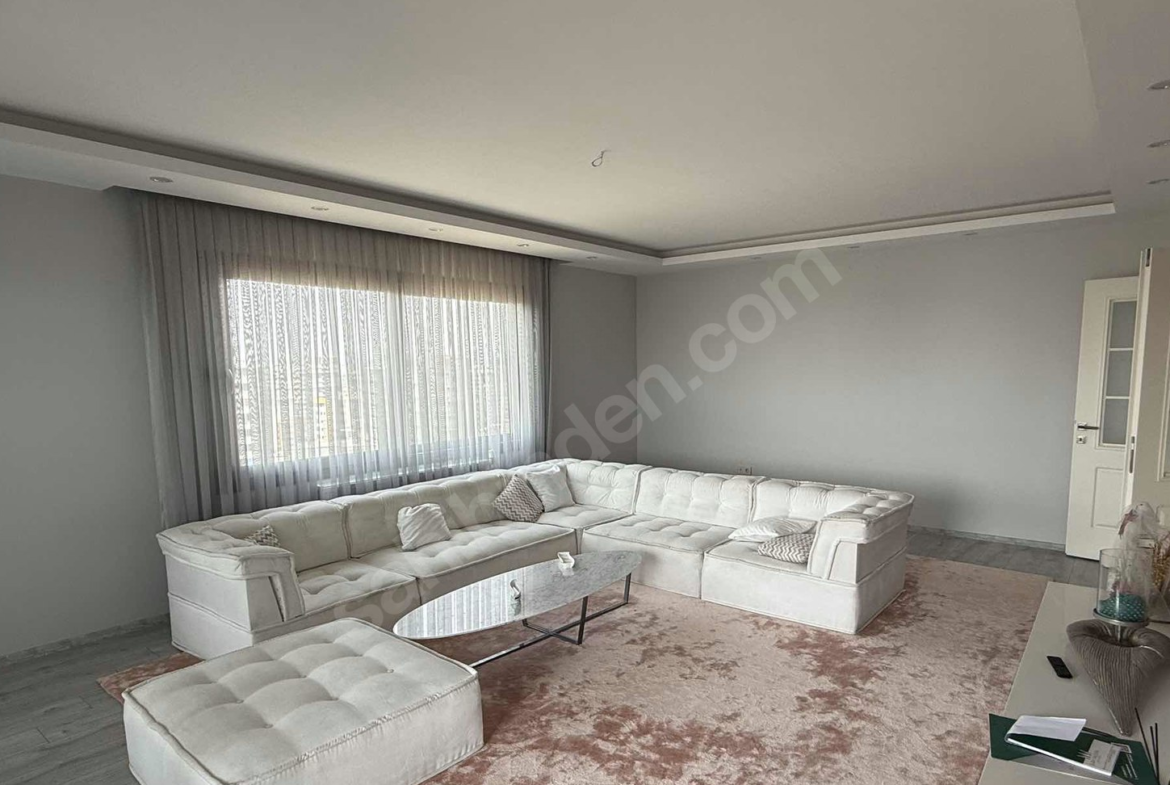 Mersin Mezitli Deniz Mahallesi 4+1 217 m² Doğalgaz Kombili Satılık Daire