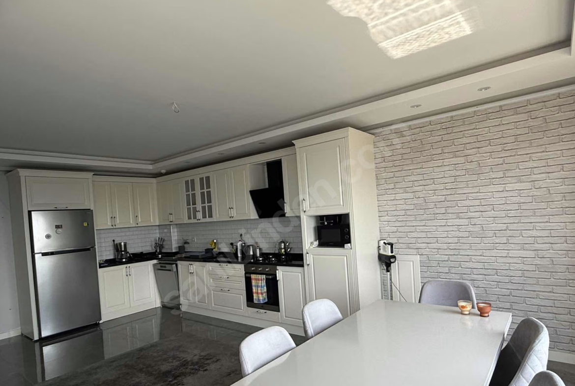 Mersin Mezitli Deniz Mahallesi 4+1 217 m² Doğalgaz Kombili Satılık Daire