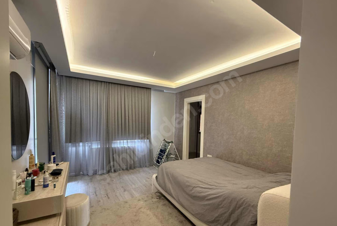 Mersin Mezitli Deniz Mahallesi 4+1 217 m² Doğalgaz Kombili Satılık Daire