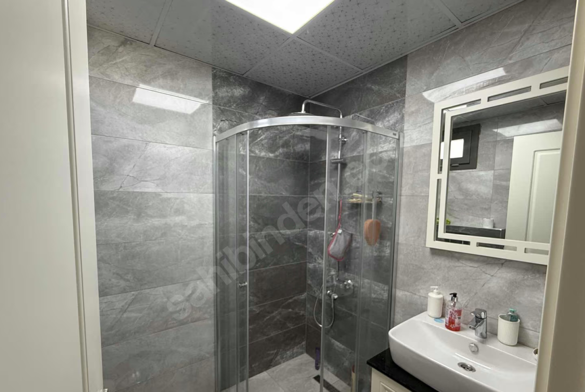 Mersin Mezitli Deniz Mahallesi 4+1 217 m² Doğalgaz Kombili Satılık Daire