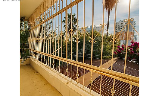 Mersin Mezitli Deniz Mahallesi 4+1 240 m² Doğalgaz Sobası Satılık Villa