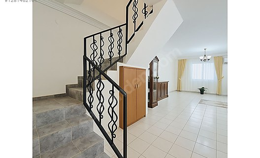 Mersin Mezitli Deniz Mahallesi 4+1 240 m² Doğalgaz Sobası Satılık Villa