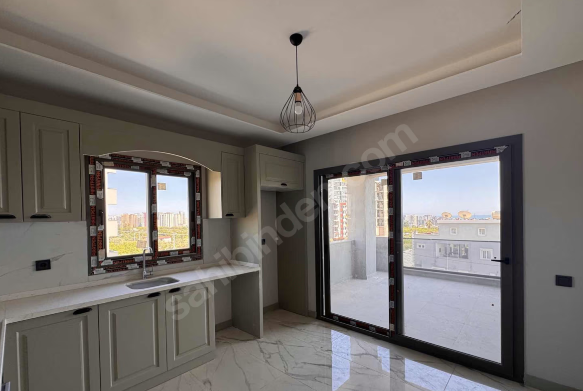 Mersin Mezitli Esenbağlar Mahallesi 3+1 180 m² Doğalgaz Kombili Satılık Daire