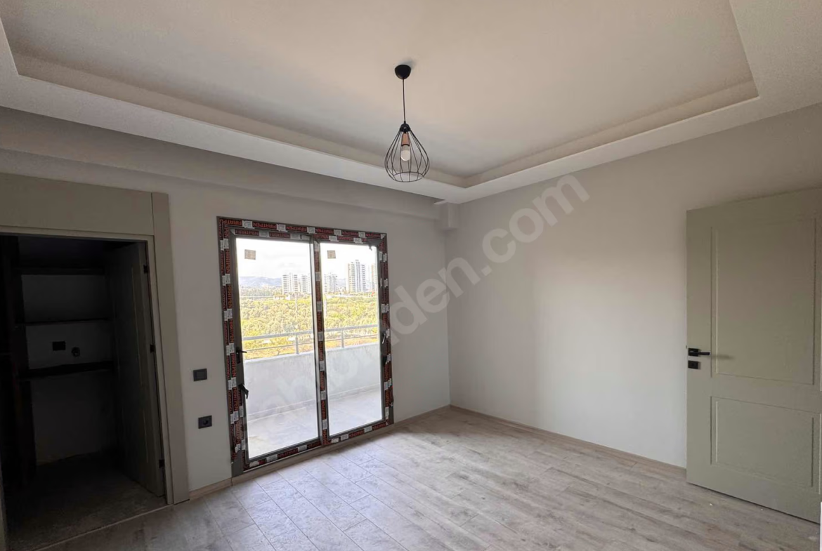 Mersin Mezitli Esenbağlar Mahallesi 3+1 180 m² Doğalgaz Kombili Satılık Daire