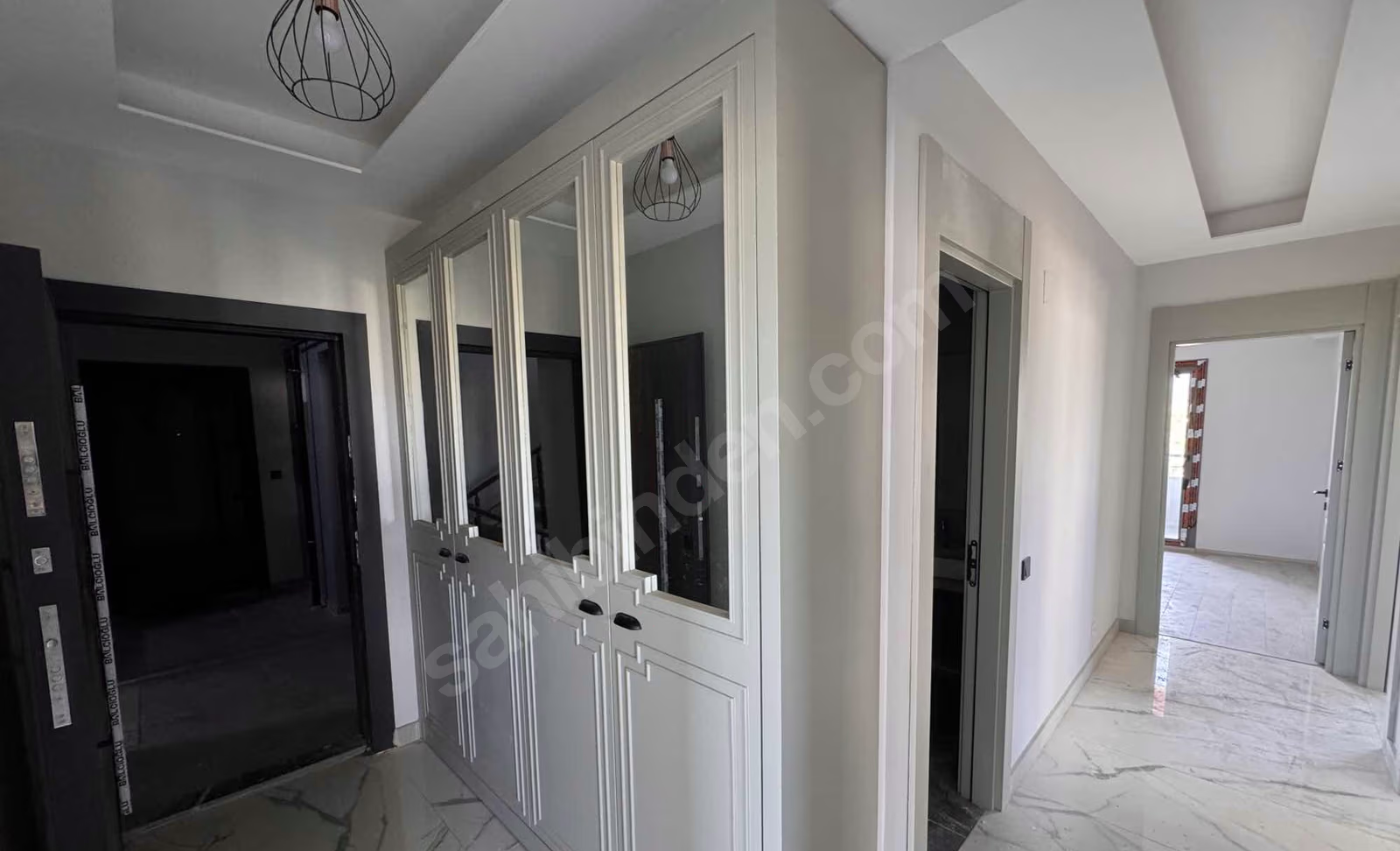 Mersin Mezitli Esenbağlar Mahallesi 3+1 180 m² Doğalgaz Kombili Satılık Daire
