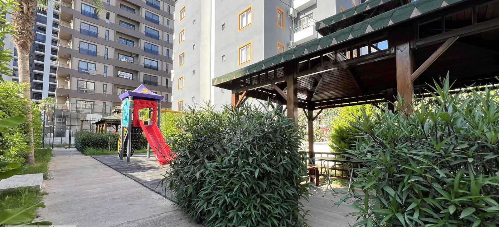 Mersin Mezitli Hürriyet Mahallesi 1+1 65 m² Doğalgaz Kombili Satılık Daire