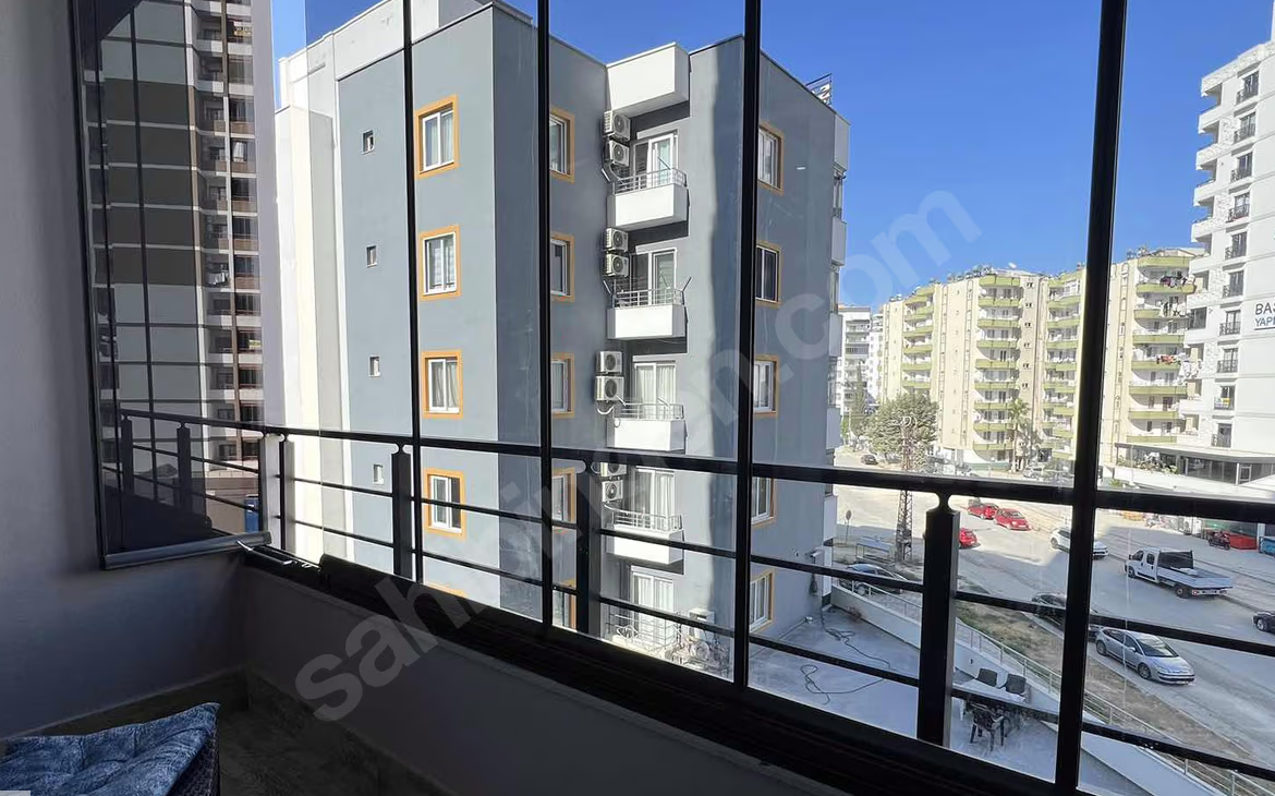 Mersin Mezitli Hürriyet Mahallesi 1+1 65 m² Doğalgaz Kombili Satılık Daire