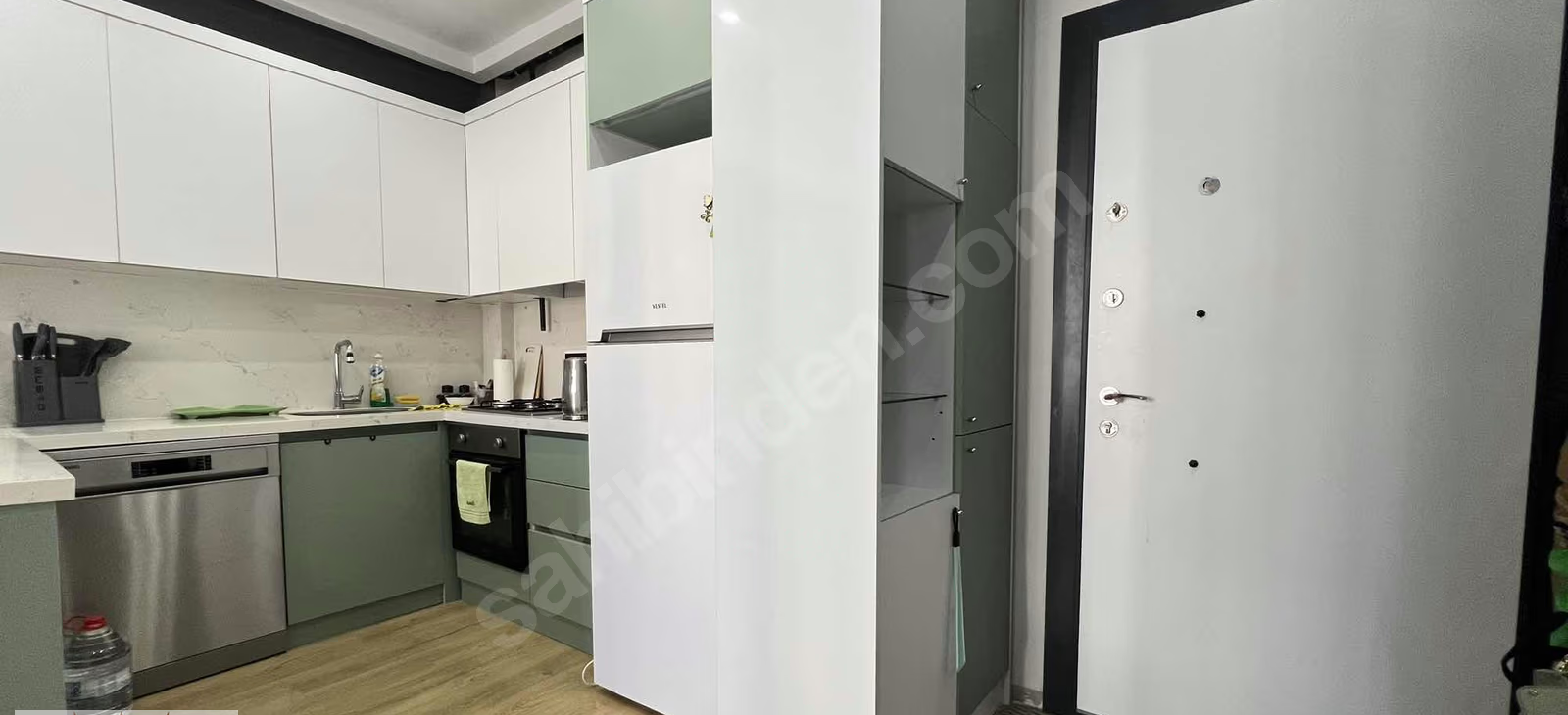 Mersin Mezitli Hürriyet Mahallesi 1+1 65 m² Doğalgaz Kombili Satılık Daire