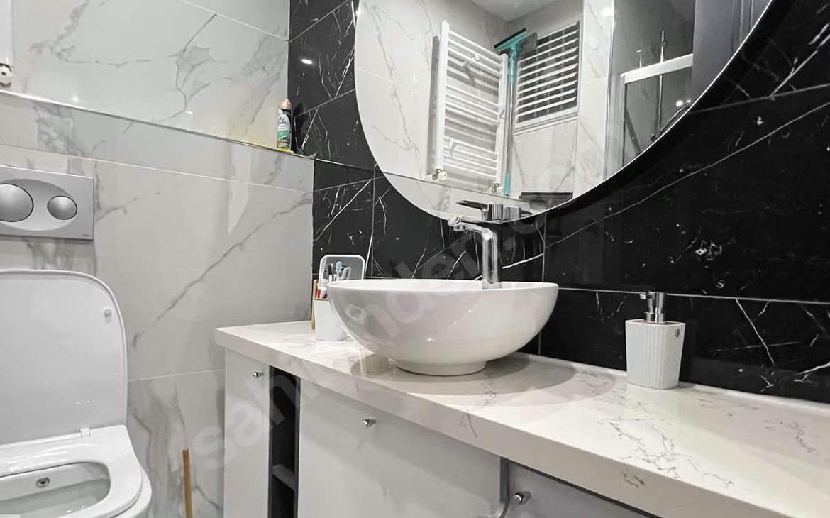 Mersin Mezitli Hürriyet Mahallesi 1+1 65 m² Doğalgaz Kombili Satılık Daire