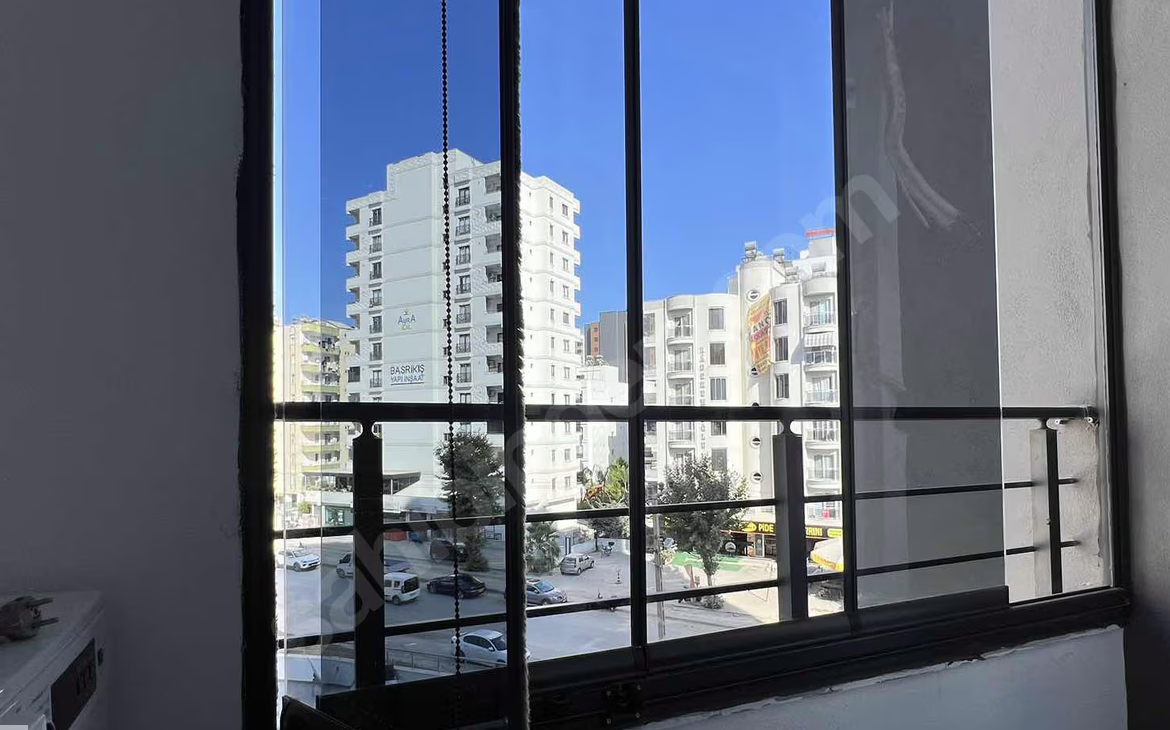 Mersin Mezitli Hürriyet Mahallesi 1+1 65 m² Doğalgaz Kombili Satılık Daire