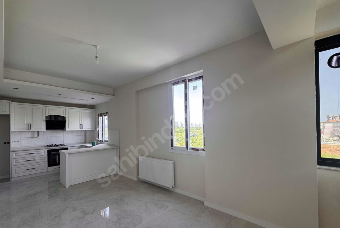 Mersin Mezitli İstiklal Mahallesi 2+1 95 m² Doğalgaz Kombili Kiralık Daire