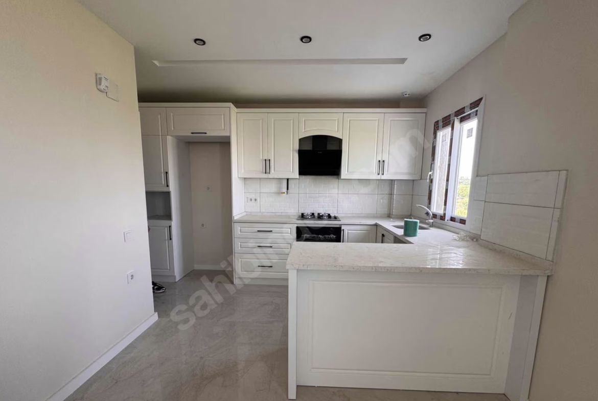Mersin Mezitli İstiklal Mahallesi 2+1 95 m² Doğalgaz Kombili Kiralık Daire