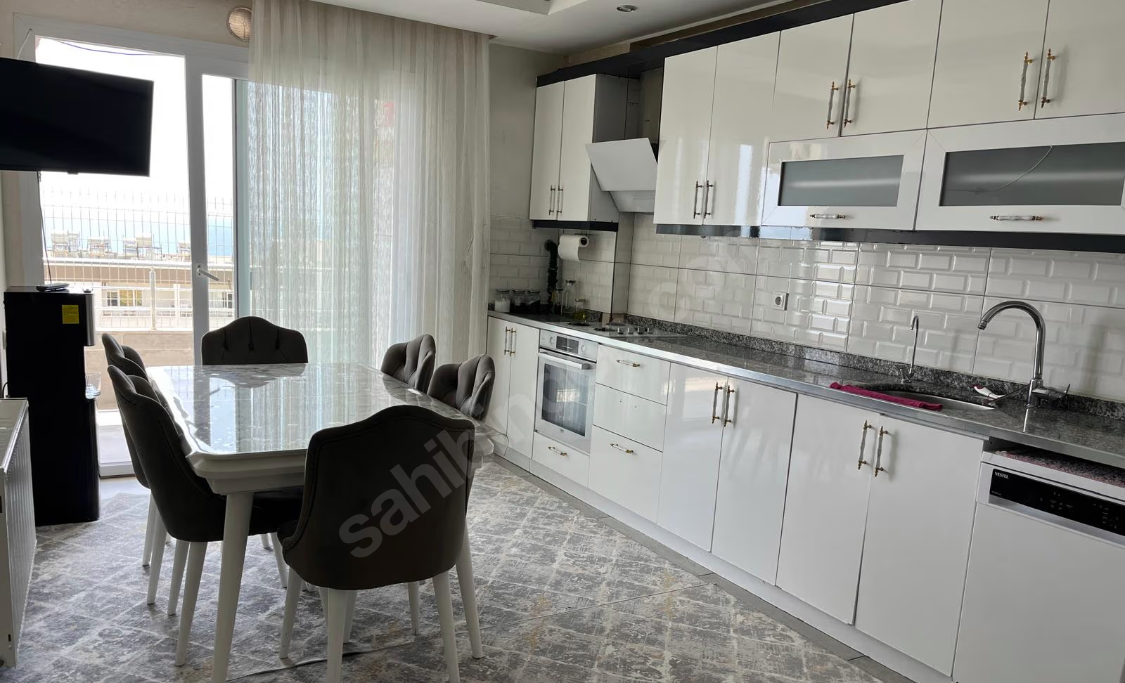 Mersin Mezitli İstiklal Mahallesi 3+1 185 m² Doğalgaz Kombili Satılık Daire