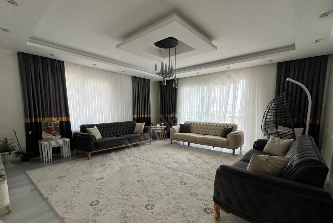 Mersin Mezitli İstiklal Mahallesi 3+1 185 m² Doğalgaz Kombili Satılık Daire
