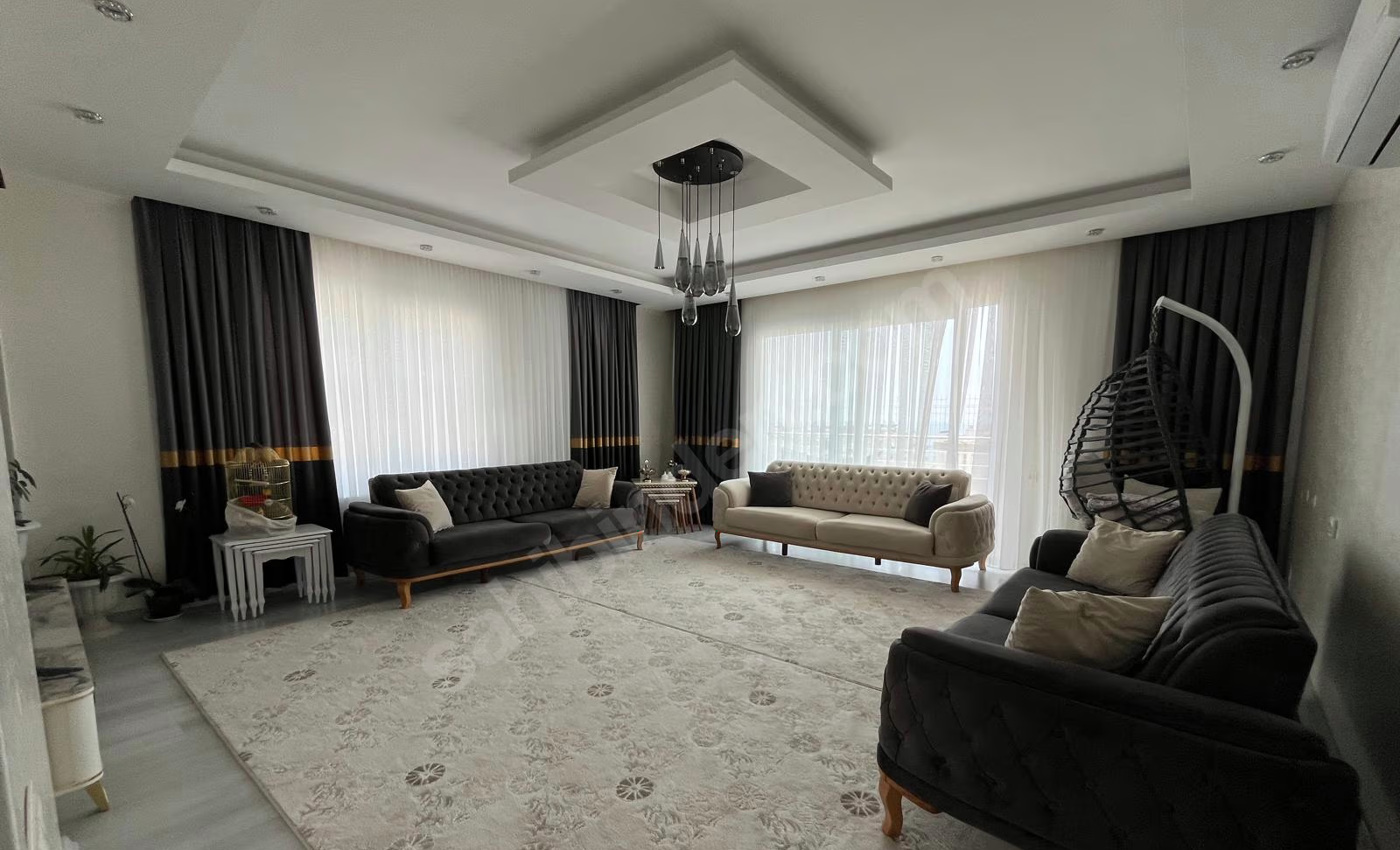 Mersin Mezitli İstiklal Mahallesi 3+1 185 m² Doğalgaz Kombili Satılık Daire